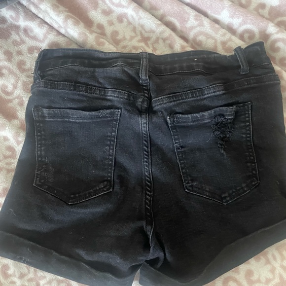 Black shorts - Picture 2 of 3